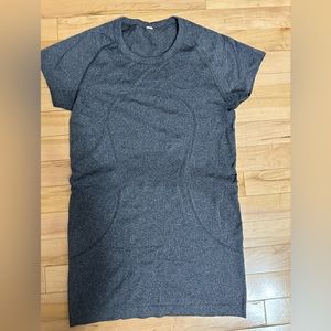 Lululemon T-shirt Size 4